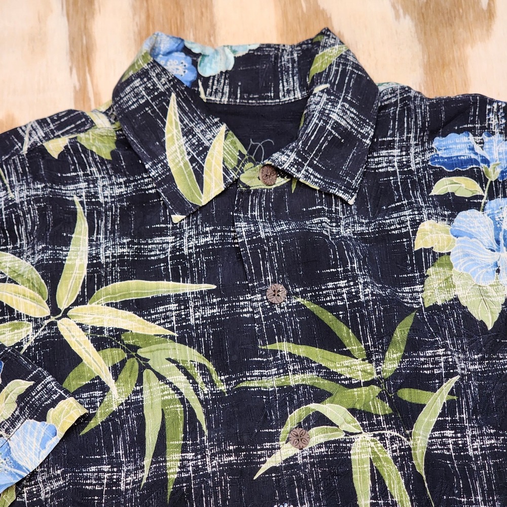 Tommy Bahama Shirt Mens Medium Silk Hawaiian‎ Button Up Black Vibrant Floral